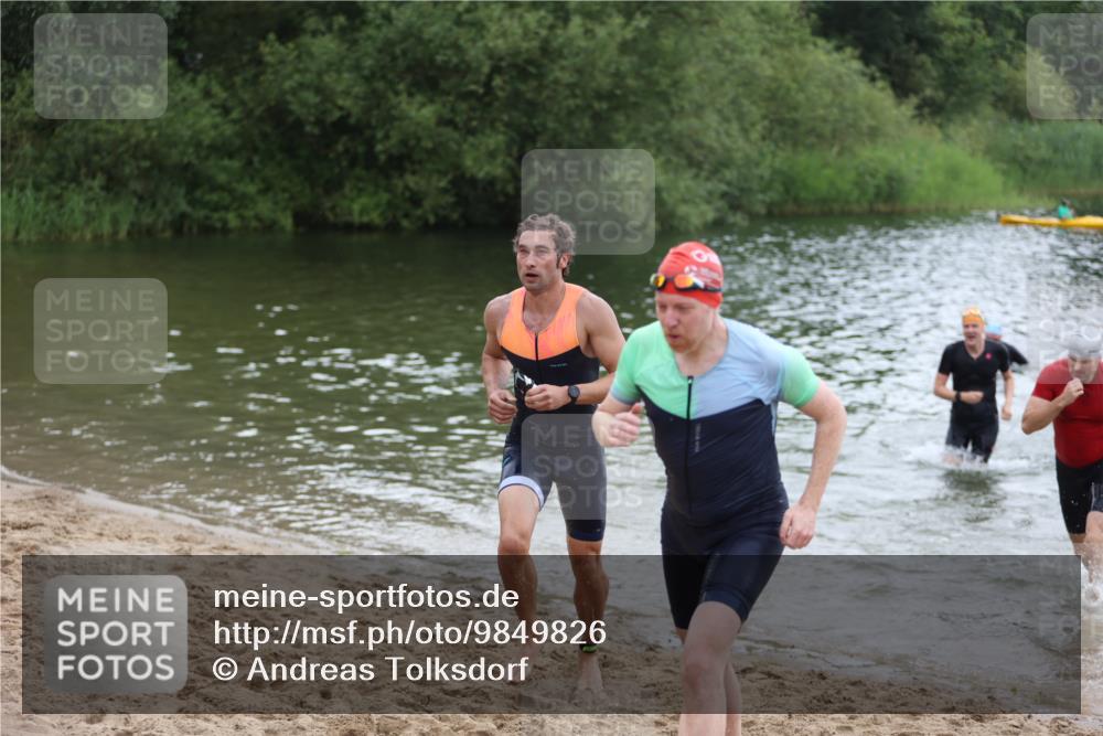 21.06.2026 - 29. Vierlanden-Triathlon Andreas Tolksdorf http://msf.ph/oto/9849826 21.06.2026 10:08:09 Schwimmen 392, 399, 419, 452, 459, 473, 478 meine-sportfotos.de