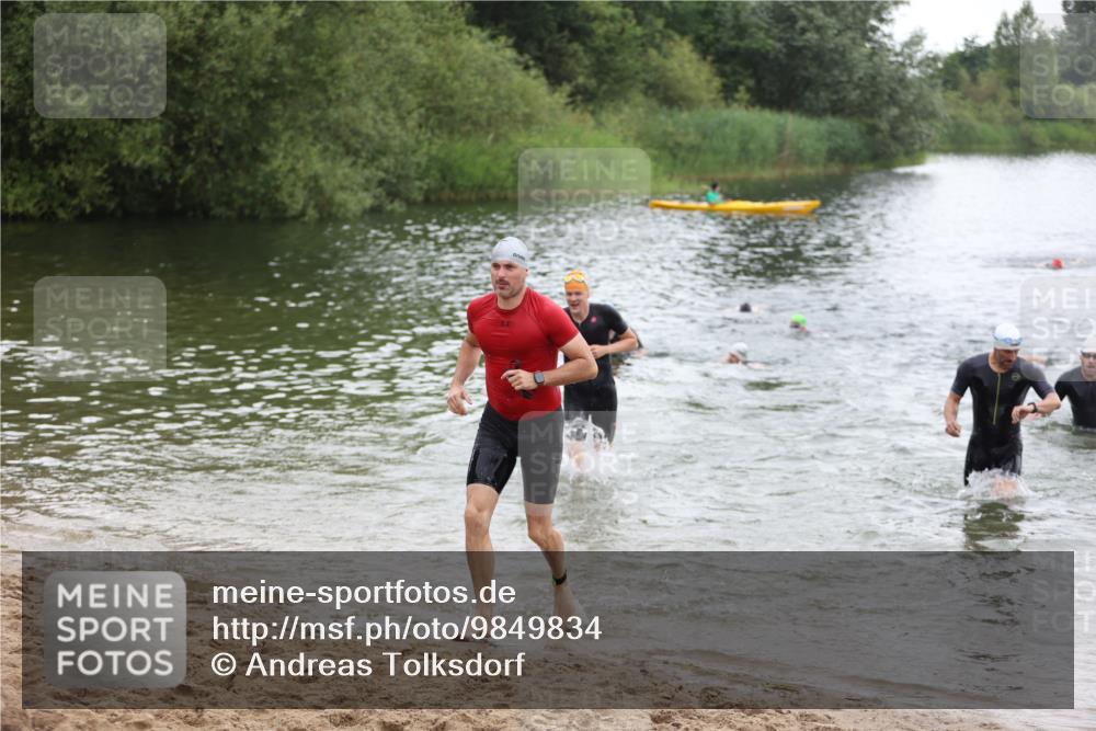 21.06.2026 - 29. Vierlanden-Triathlon Andreas Tolksdorf http://msf.ph/oto/9849834 21.06.2026 10:08:10 Schwimmen 392, 399, 419, 446, 452, 459, 473, 478 meine-sportfotos.de