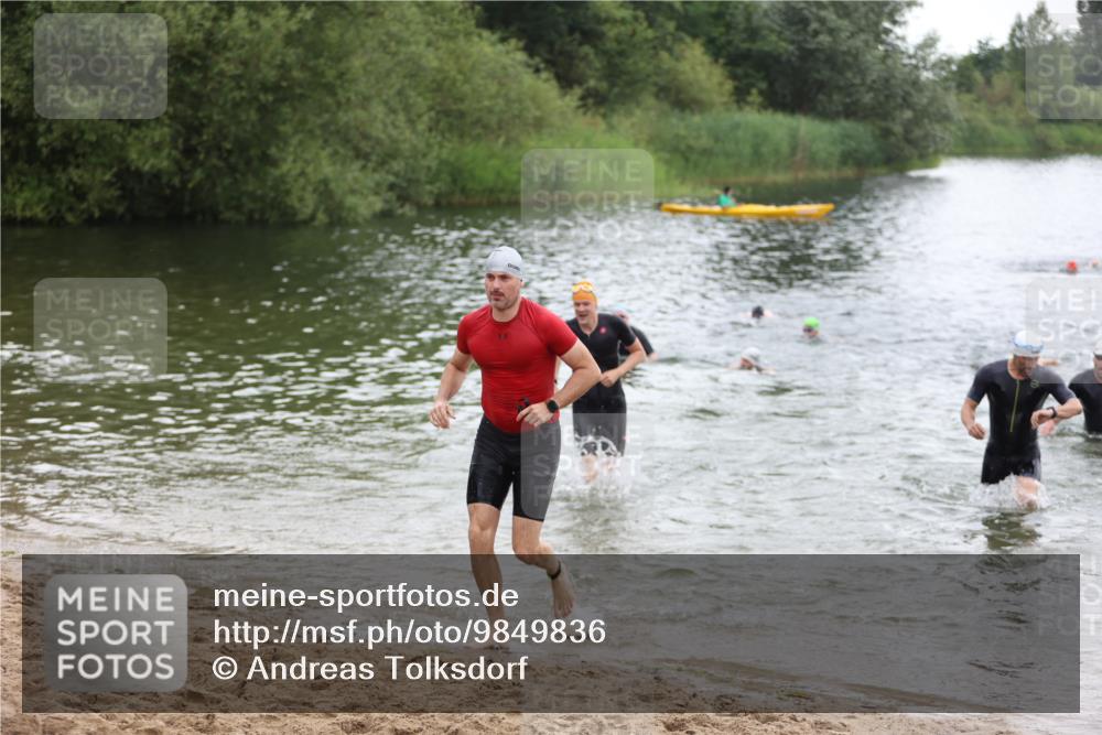 21.06.2026 - 29. Vierlanden-Triathlon Andreas Tolksdorf http://msf.ph/oto/9849836 21.06.2026 10:08:10 Schwimmen 392, 399, 419, 446, 452, 459, 473, 478 meine-sportfotos.de