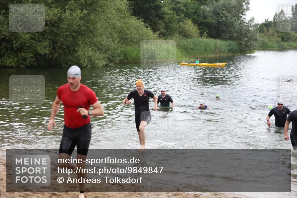 21.06.2026 - 29. Vierlanden-Triathlon Andreas Tolksdorf http://msf.ph/oto/9849847 21.06.2026 10:08:11 Schwimmen 392, 399, 419, 446, 452, 459, 473, 477, 478 meine-sportfotos.de