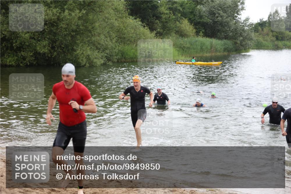 21.06.2026 - 29. Vierlanden-Triathlon Andreas Tolksdorf http://msf.ph/oto/9849850 21.06.2026 10:08:11 Schwimmen 392, 399, 419, 446, 452, 459, 473, 477, 478 meine-sportfotos.de