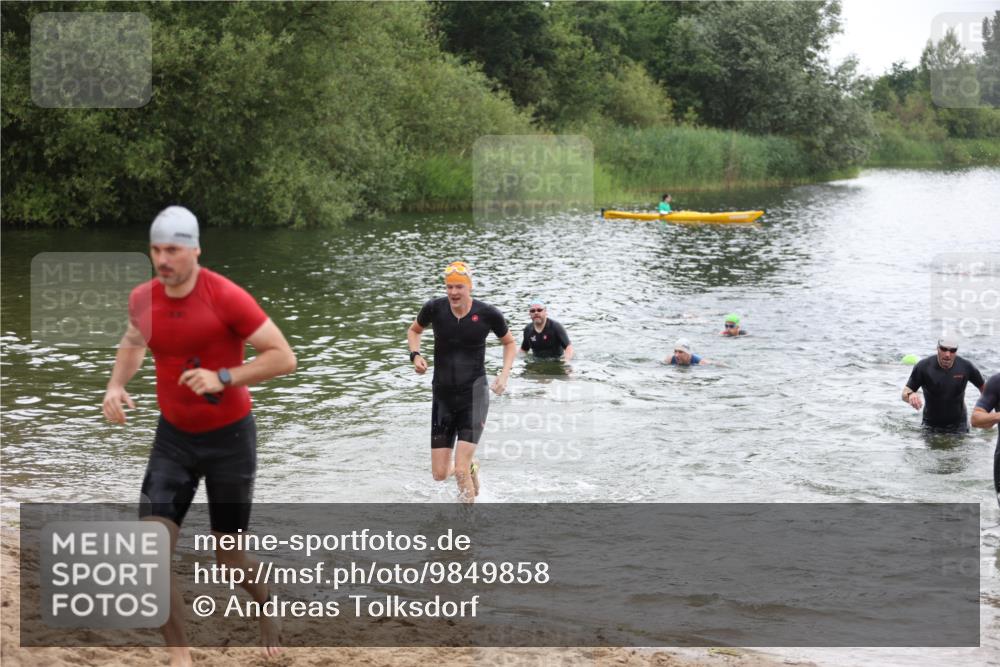 21.06.2026 - 29. Vierlanden-Triathlon Andreas Tolksdorf http://msf.ph/oto/9849858 21.06.2026 10:08:12 Schwimmen 392, 399, 419, 446, 452, 459, 477, 478 meine-sportfotos.de