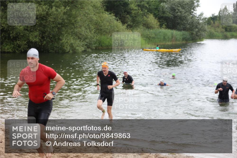 21.06.2026 - 29. Vierlanden-Triathlon Andreas Tolksdorf http://msf.ph/oto/9849863 21.06.2026 10:08:12 Schwimmen 392, 399, 419, 446, 452, 459, 477, 478 meine-sportfotos.de