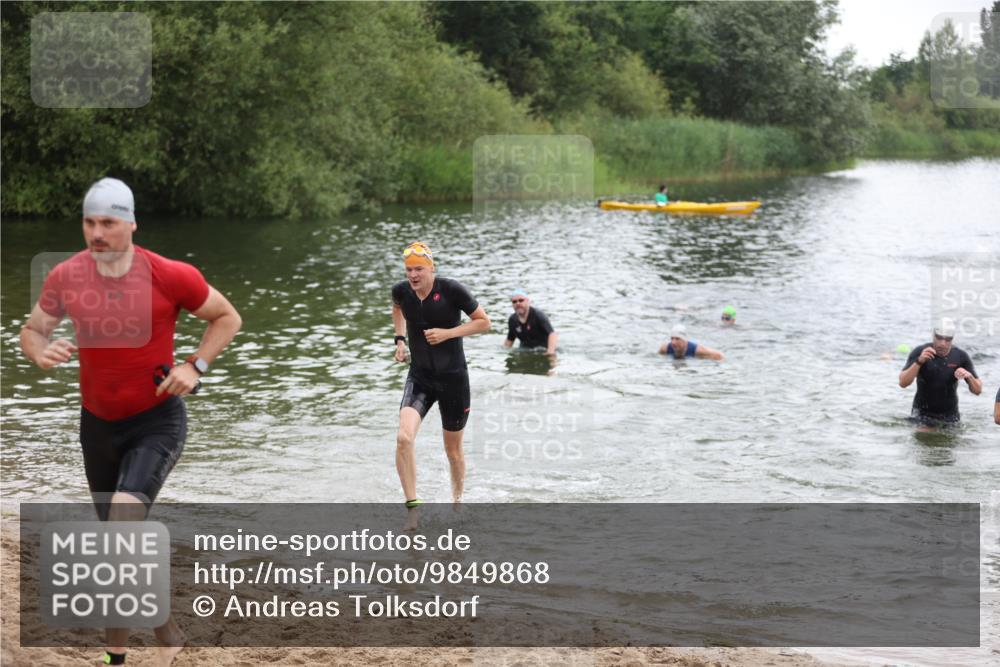 21.06.2026 - 29. Vierlanden-Triathlon Andreas Tolksdorf http://msf.ph/oto/9849868 21.06.2026 10:08:12 Schwimmen 392, 399, 419, 446, 452, 459, 477, 478 meine-sportfotos.de