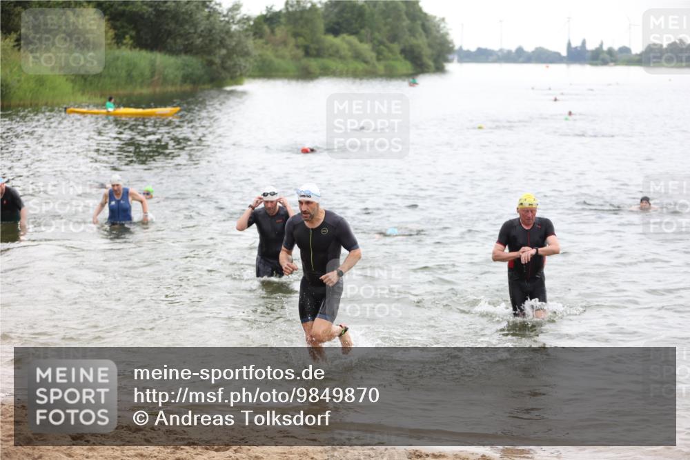 21.06.2026 - 29. Vierlanden-Triathlon Andreas Tolksdorf http://msf.ph/oto/9849870 21.06.2026 10:08:13 Schwimmen 392, 399, 419, 446, 452, 459, 477, 478 meine-sportfotos.de