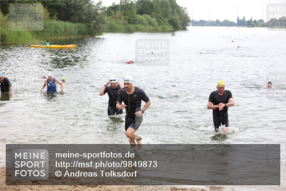 21.06.2026 - 29. Vierlanden-Triathlon Andreas Tolksdorf http://msf.ph/oto/9849873 21.06.2026 10:08:13 Schwimmen 392, 399, 419, 446, 452, 459, 477, 478 meine-sportfotos.de