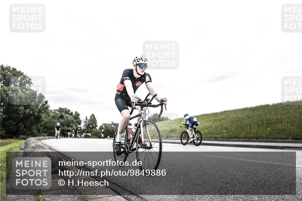 21.06.2026 - 29. Vierlanden-Triathlon H.Heesch http://msf.ph/oto/9849886 21.06.2026 10:27:13 Radfahren 24, 89, 486, 517 meine-sportfotos.de