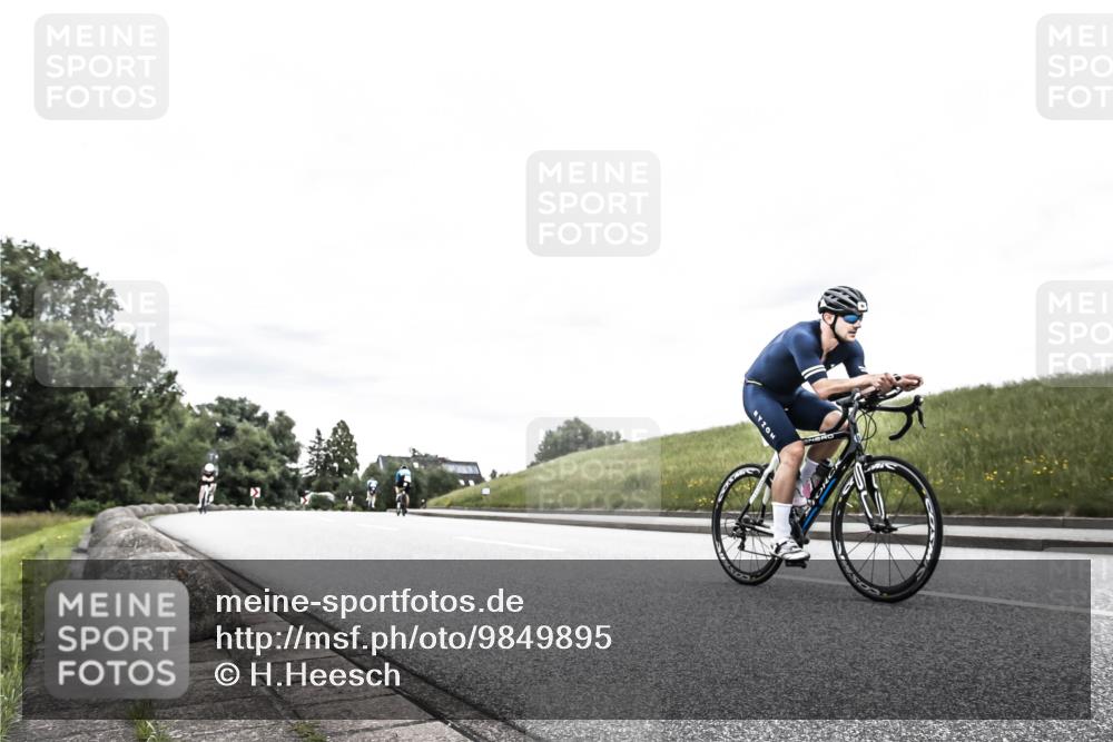 21.06.2026 - 29. Vierlanden-Triathlon H.Heesch http://msf.ph/oto/9849895 21.06.2026 10:27:16 Radfahren 24, 89, 101, 486 meine-sportfotos.de
