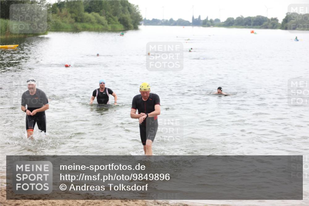 21.06.2026 - 29. Vierlanden-Triathlon Andreas Tolksdorf http://msf.ph/oto/9849896 21.06.2026 10:08:16 Schwimmen 392, 399, 419, 446, 452, 476, 477 meine-sportfotos.de