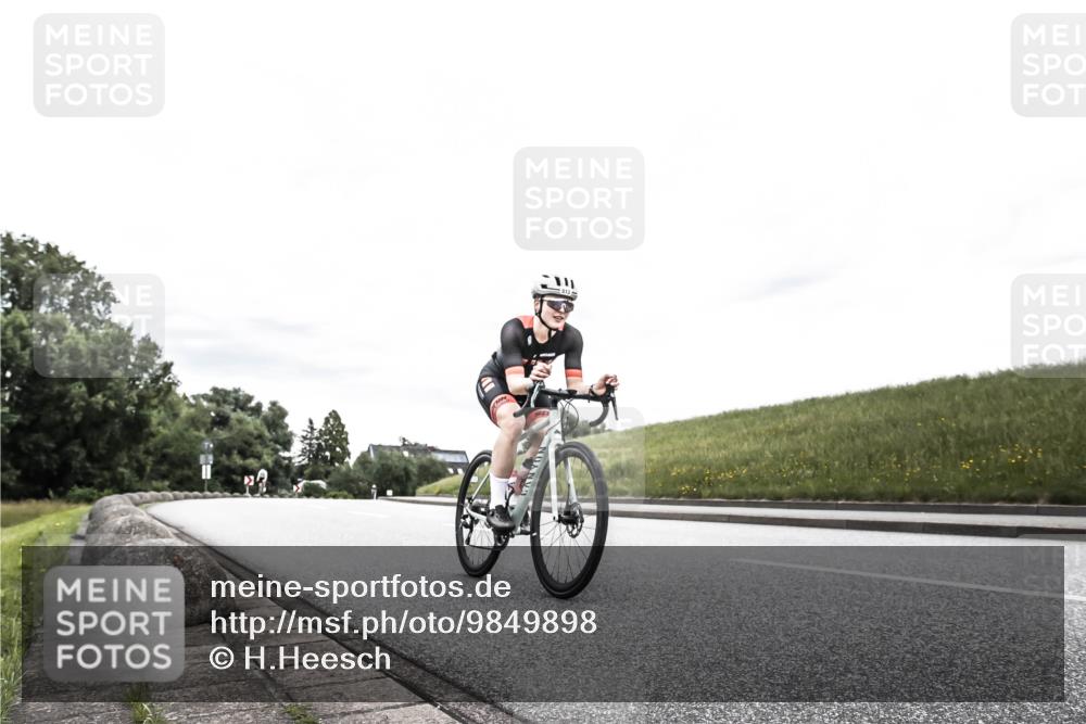 21.06.2026 - 29. Vierlanden-Triathlon H.Heesch http://msf.ph/oto/9849898 21.06.2026 10:27:26 Radfahren 10, 223, 298, 339, 378, 385, 391, 513 meine-sportfotos.de