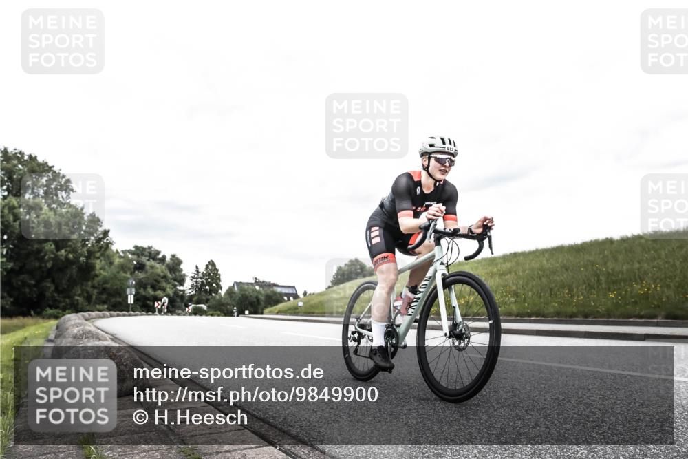 21.06.2026 - 29. Vierlanden-Triathlon H.Heesch http://msf.ph/oto/9849900 21.06.2026 10:27:26 Radfahren 10, 223, 298, 339, 378, 385, 391, 513 meine-sportfotos.de
