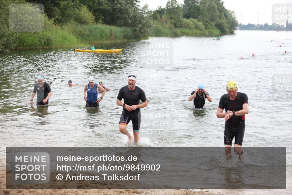 21.06.2026 - 29. Vierlanden-Triathlon Andreas Tolksdorf http://msf.ph/oto/9849902 21.06.2026 10:08:17 Schwimmen 392, 399, 419, 446, 476, 477 meine-sportfotos.de