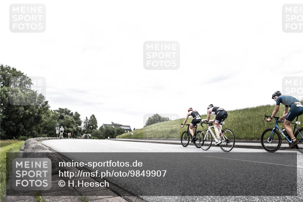 21.06.2026 - 29. Vierlanden-Triathlon H.Heesch http://msf.ph/oto/9849907 21.06.2026 10:27:28 Radfahren 10, 223, 298, 391, 513, 563 meine-sportfotos.de