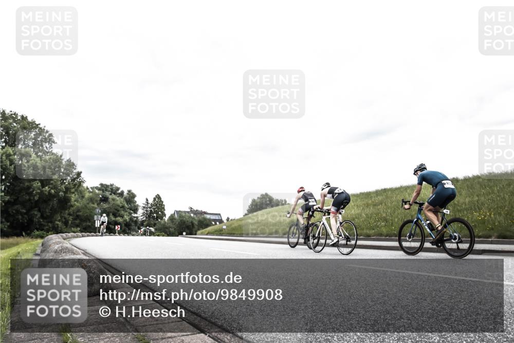 21.06.2026 - 29. Vierlanden-Triathlon H.Heesch http://msf.ph/oto/9849908 21.06.2026 10:27:28 Radfahren 10, 223, 298, 391, 513, 563 meine-sportfotos.de