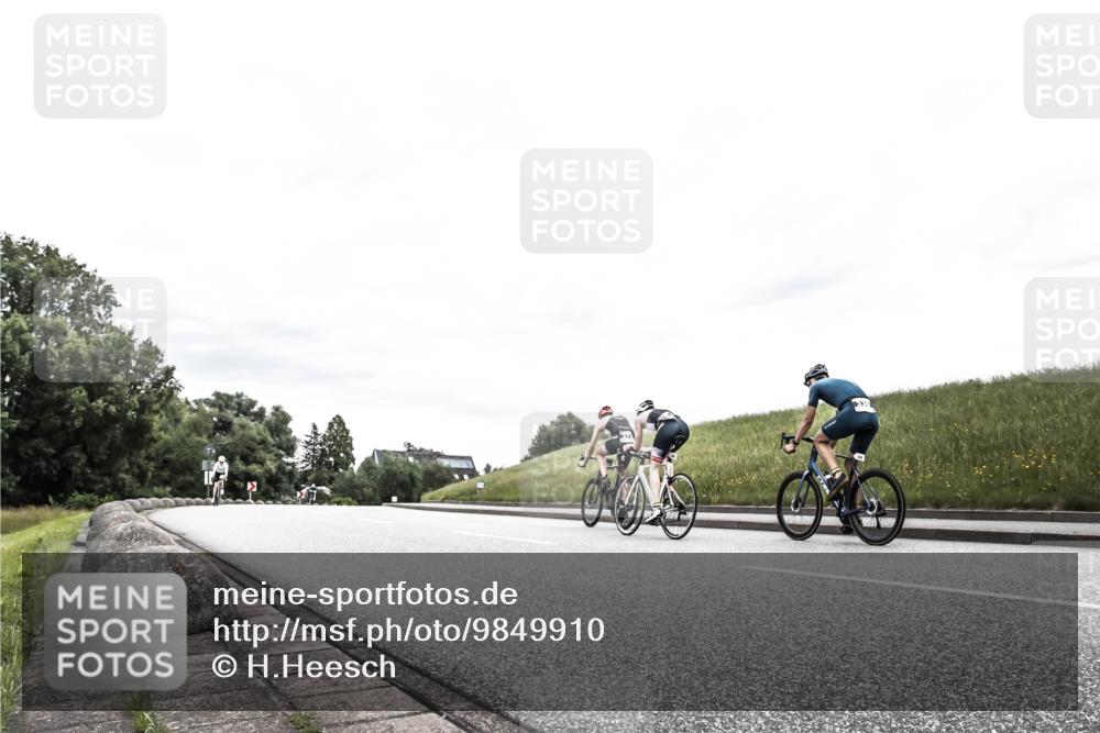 21.06.2026 - 29. Vierlanden-Triathlon H.Heesch http://msf.ph/oto/9849910 21.06.2026 10:27:28 Radfahren 10, 223, 298, 391, 513, 563 meine-sportfotos.de
