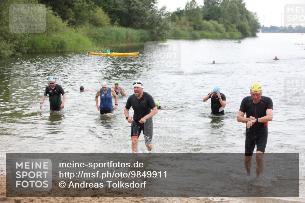 21.06.2026 - 29. Vierlanden-Triathlon Andreas Tolksdorf http://msf.ph/oto/9849911 21.06.2026 10:08:17 Schwimmen 392, 399, 419, 446, 476, 477 meine-sportfotos.de