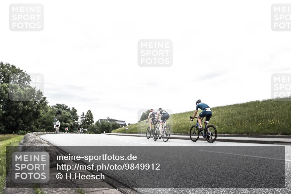 21.06.2026 - 29. Vierlanden-Triathlon H.Heesch http://msf.ph/oto/9849912 21.06.2026 10:27:28 Radfahren 10, 223, 298, 391, 513, 563 meine-sportfotos.de