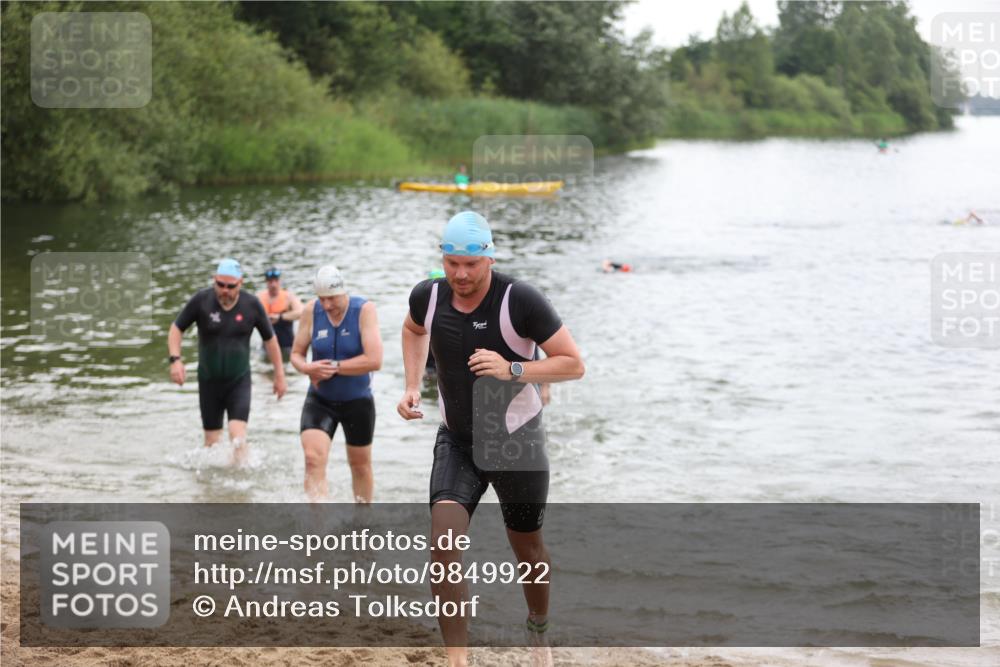 21.06.2026 - 29. Vierlanden-Triathlon Andreas Tolksdorf http://msf.ph/oto/9849922 21.06.2026 10:08:23 Schwimmen 403, 419, 422, 432, 446, 476, 477, 1356 meine-sportfotos.de