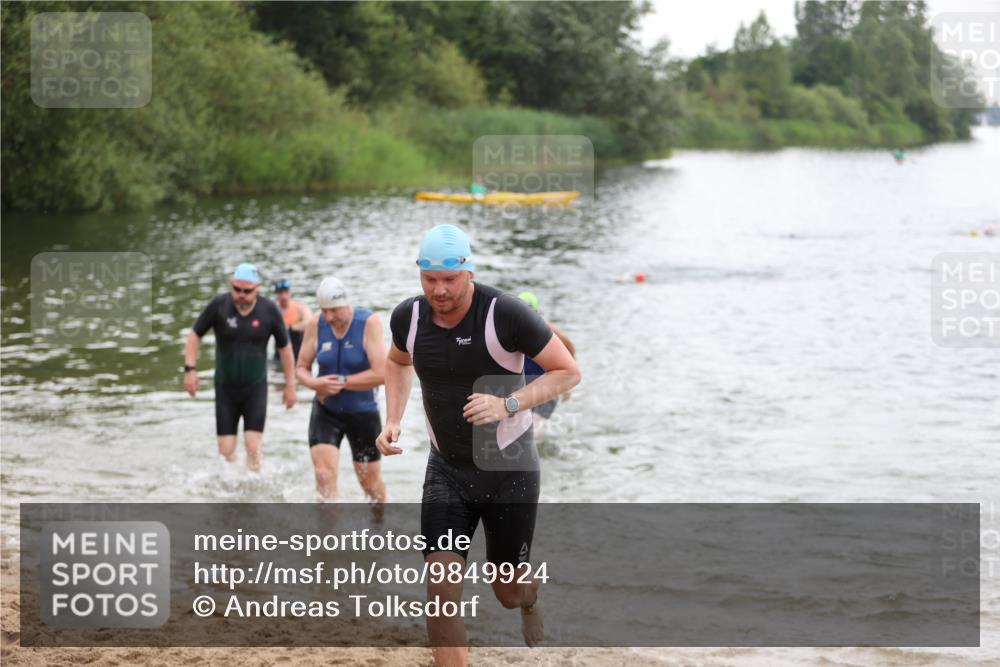 21.06.2026 - 29. Vierlanden-Triathlon Andreas Tolksdorf http://msf.ph/oto/9849924 21.06.2026 10:08:23 Schwimmen 403, 419, 422, 432, 446, 476, 477, 1356 meine-sportfotos.de