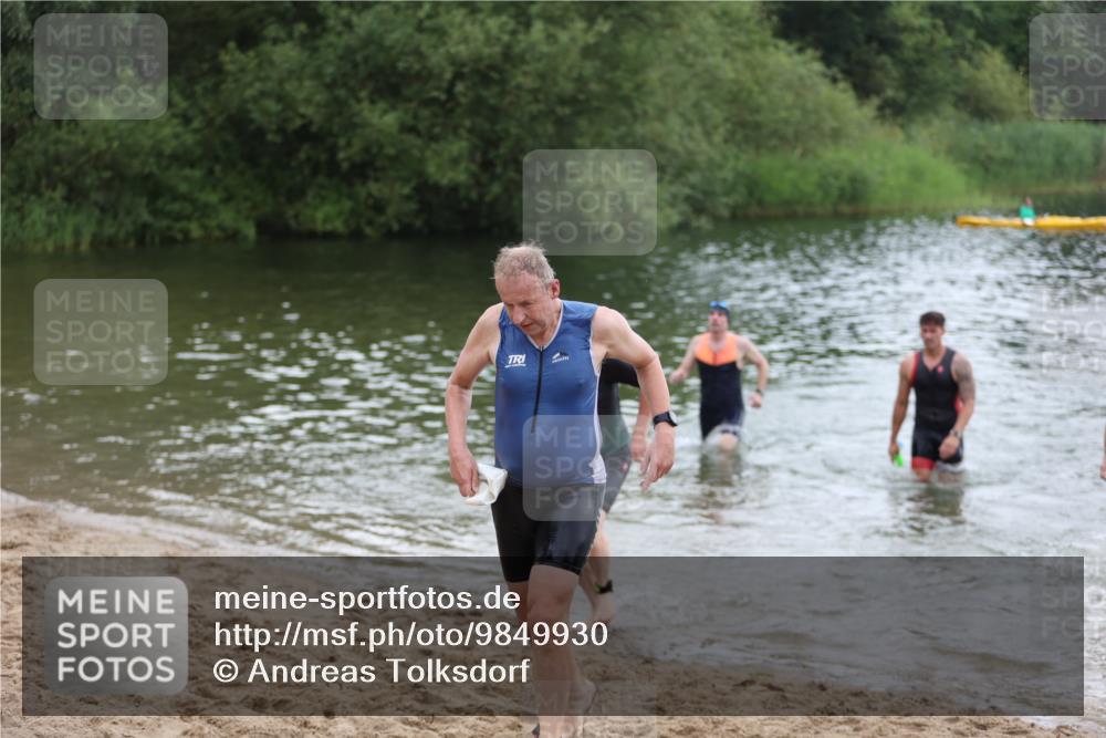 21.06.2026 - 29. Vierlanden-Triathlon Andreas Tolksdorf http://msf.ph/oto/9849930 21.06.2026 10:08:26 Schwimmen 403, 418, 422, 432, 446, 476, 477, 1356 meine-sportfotos.de