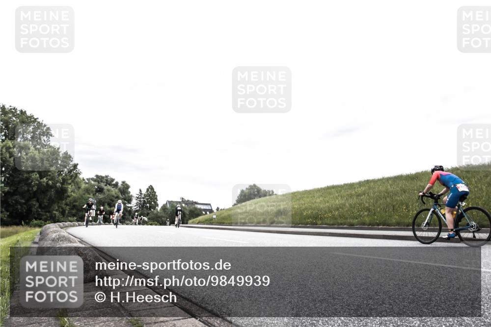 21.06.2026 - 29. Vierlanden-Triathlon H.Heesch http://msf.ph/oto/9849939 21.06.2026 10:28:19 Radfahren 79, 368, 538, 575 meine-sportfotos.de