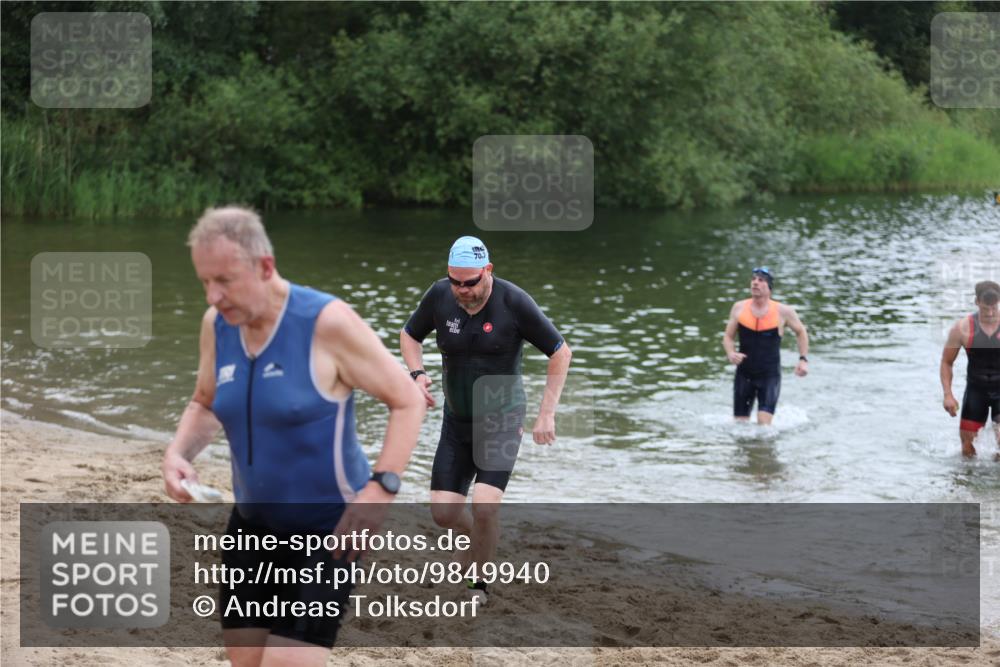 21.06.2026 - 29. Vierlanden-Triathlon Andreas Tolksdorf http://msf.ph/oto/9849940 21.06.2026 10:08:27 Schwimmen 403, 418, 422, 432, 476, 477, 1356 meine-sportfotos.de