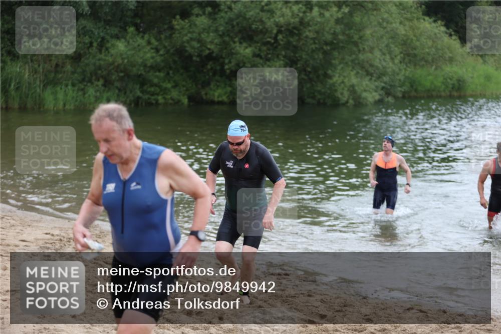 21.06.2026 - 29. Vierlanden-Triathlon Andreas Tolksdorf http://msf.ph/oto/9849942 21.06.2026 10:08:27 Schwimmen 403, 418, 422, 432, 476, 477, 1356 meine-sportfotos.de