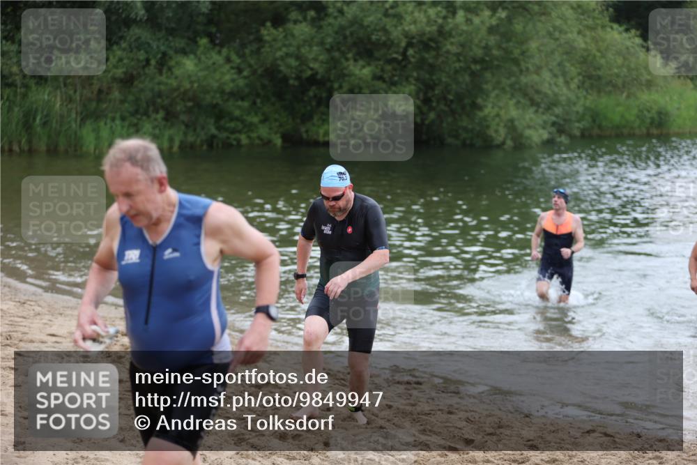 21.06.2026 - 29. Vierlanden-Triathlon Andreas Tolksdorf http://msf.ph/oto/9849947 21.06.2026 10:08:27 Schwimmen 403, 418, 422, 432, 476, 477, 1356 meine-sportfotos.de
