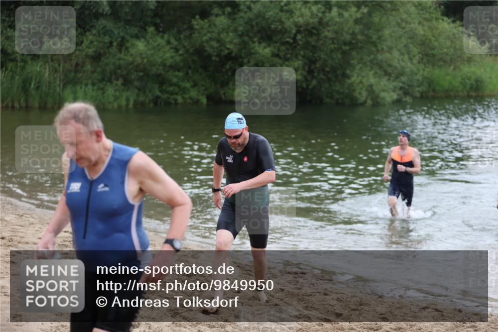 21.06.2026 - 29. Vierlanden-Triathlon Andreas Tolksdorf http://msf.ph/oto/9849950 21.06.2026 10:08:27 Schwimmen 403, 418, 422, 432, 476, 477, 1356 meine-sportfotos.de