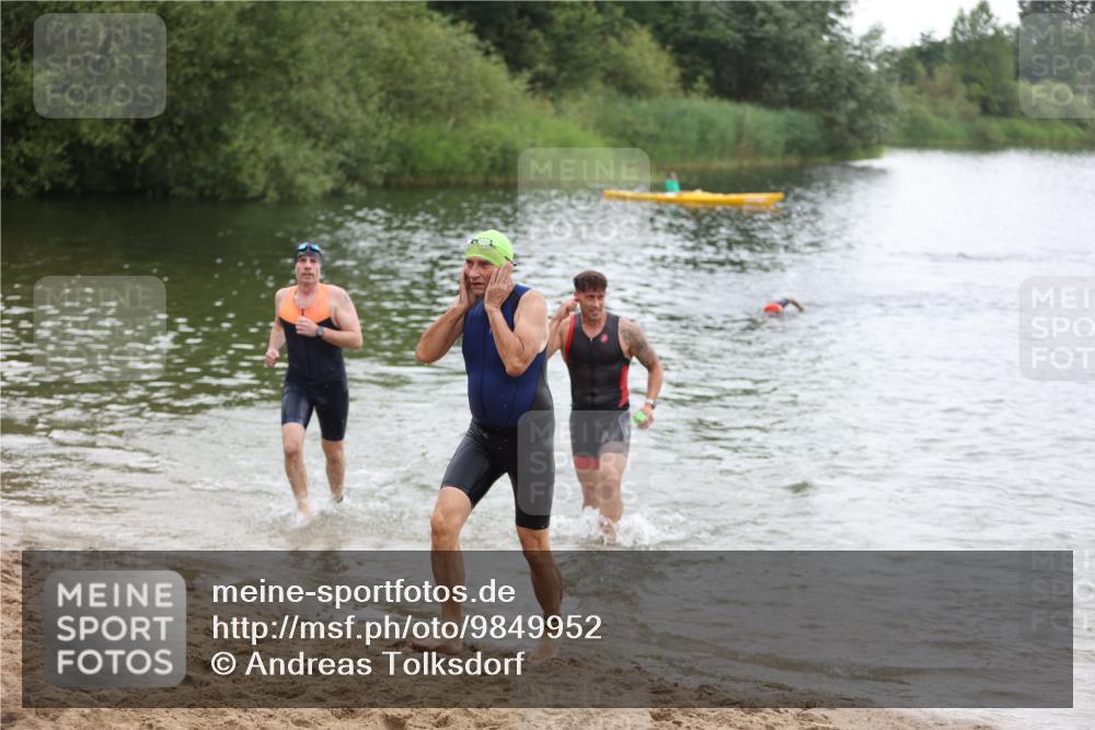 21.06.2026 - 29. Vierlanden-Triathlon Andreas Tolksdorf http://msf.ph/oto/9849952 21.06.2026 10:08:29 Schwimmen 403, 418, 422, 432, 476, 1356 meine-sportfotos.de