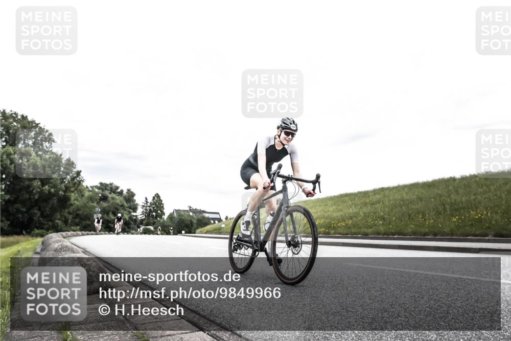 21.06.2026 - 29. Vierlanden-Triathlon H.Heesch http://msf.ph/oto/9849966 21.06.2026 10:28:29 Radfahren 4, 51, 55, 61, 78, 106, 197, 481, 561, 574, 582, 606, 608, 616 meine-sportfotos.de