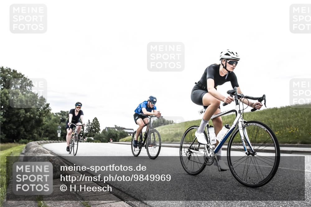21.06.2026 - 29. Vierlanden-Triathlon H.Heesch http://msf.ph/oto/9849969 21.06.2026 10:28:33 Radfahren 51, 55, 61, 78, 99, 106, 197, 387, 535, 561, 592, 606, 616 meine-sportfotos.de