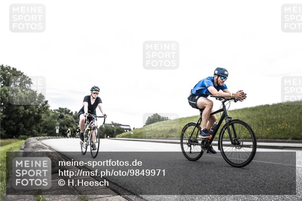 21.06.2026 - 29. Vierlanden-Triathlon H.Heesch http://msf.ph/oto/9849971 21.06.2026 10:28:33 Radfahren 51, 55, 61, 78, 99, 106, 197, 387, 535, 561, 592, 606, 616 meine-sportfotos.de