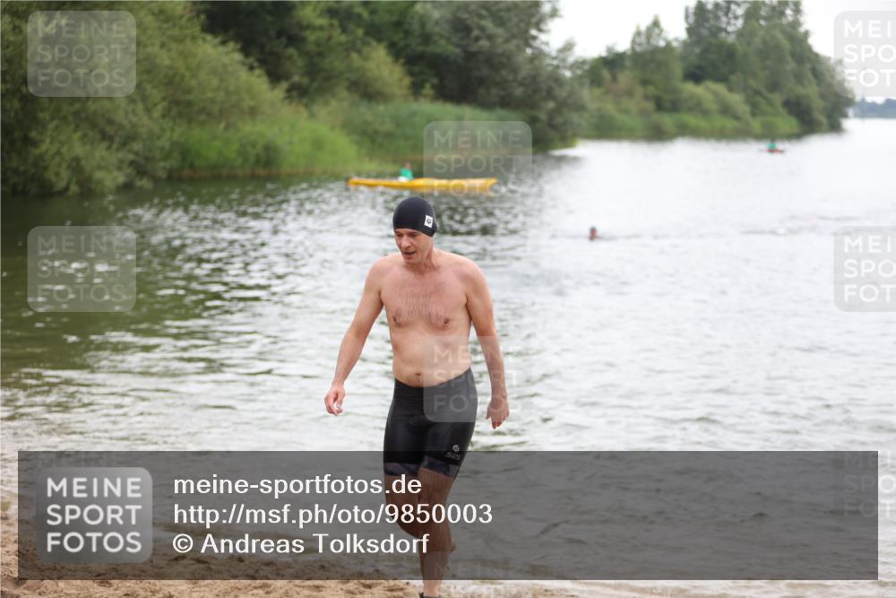 21.06.2026 - 29. Vierlanden-Triathlon Andreas Tolksdorf http://msf.ph/oto/9850003 21.06.2026 10:08:35 Schwimmen 418, 422, 432, 1356 meine-sportfotos.de