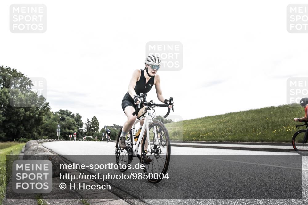 21.06.2026 - 29. Vierlanden-Triathlon H.Heesch http://msf.ph/oto/9850004 21.06.2026 10:28:37 Radfahren 99, 367, 387, 390, 511, 535, 592 meine-sportfotos.de