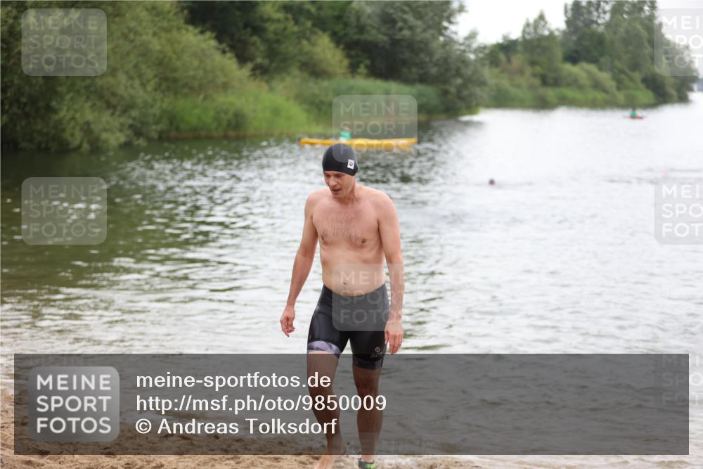 21.06.2026 - 29. Vierlanden-Triathlon Andreas Tolksdorf http://msf.ph/oto/9850009 21.06.2026 10:08:35 Schwimmen 418, 422, 432, 1356 meine-sportfotos.de