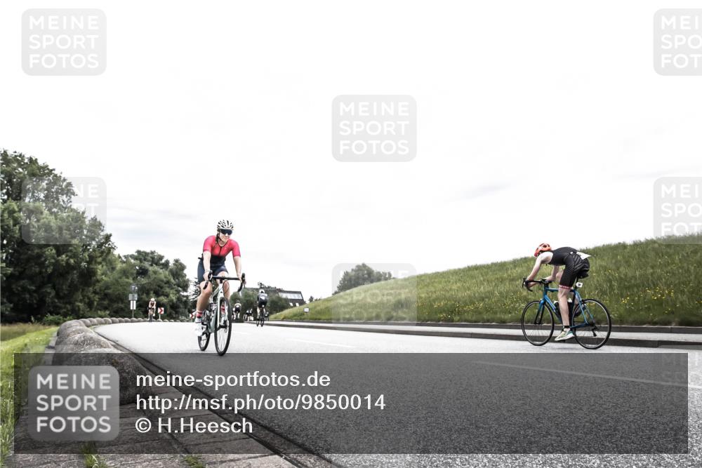 21.06.2026 - 29. Vierlanden-Triathlon H.Heesch http://msf.ph/oto/9850014 21.06.2026 10:28:42 Radfahren 390, 508 meine-sportfotos.de