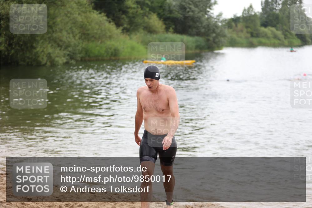 21.06.2026 - 29. Vierlanden-Triathlon Andreas Tolksdorf http://msf.ph/oto/9850017 21.06.2026 10:08:35 Schwimmen 418, 422, 432, 1356 meine-sportfotos.de