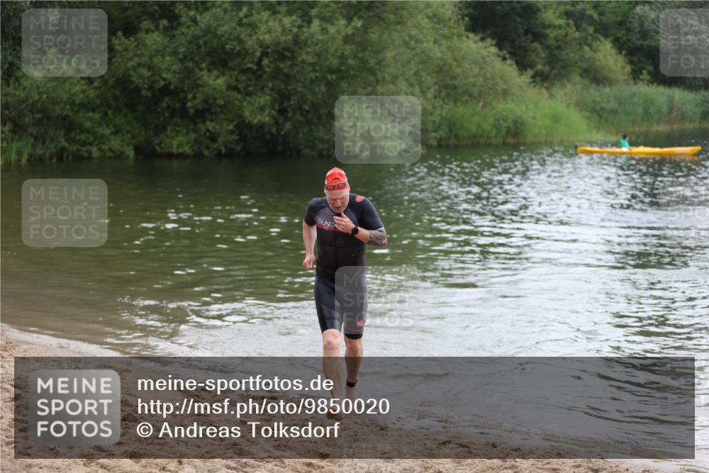 21.06.2026 - 29. Vierlanden-Triathlon Andreas Tolksdorf http://msf.ph/oto/9850020 21.06.2026 10:08:50 Schwimmen 455 meine-sportfotos.de