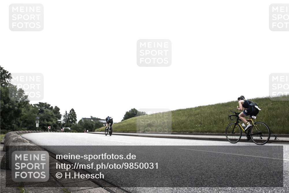 21.06.2026 - 29. Vierlanden-Triathlon H.Heesch http://msf.ph/oto/9850031 21.06.2026 12:02:30 Radfahren 228, 761, 859 meine-sportfotos.de
