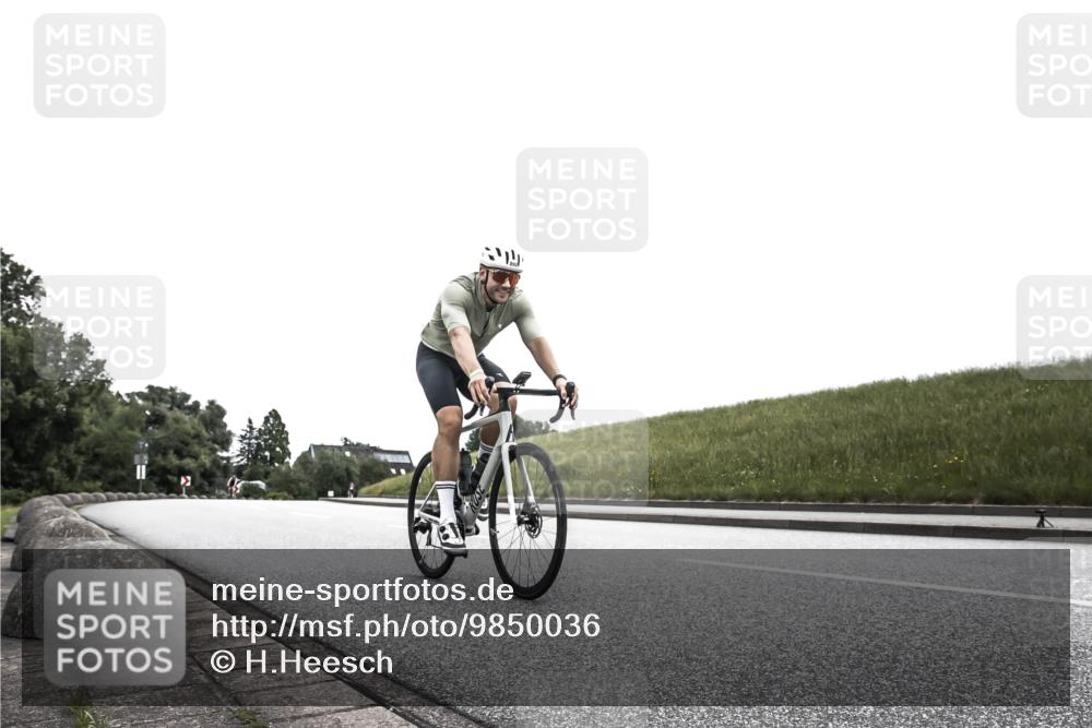 21.06.2026 - 29. Vierlanden-Triathlon H.Heesch http://msf.ph/oto/9850036 21.06.2026 12:02:45 Radfahren 806, 846, 892 meine-sportfotos.de