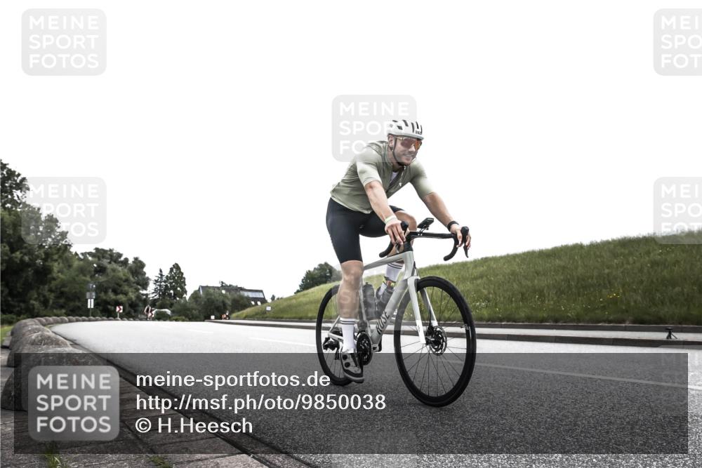 21.06.2026 - 29. Vierlanden-Triathlon H.Heesch http://msf.ph/oto/9850038 21.06.2026 12:02:45 Radfahren 806, 846, 892 meine-sportfotos.de