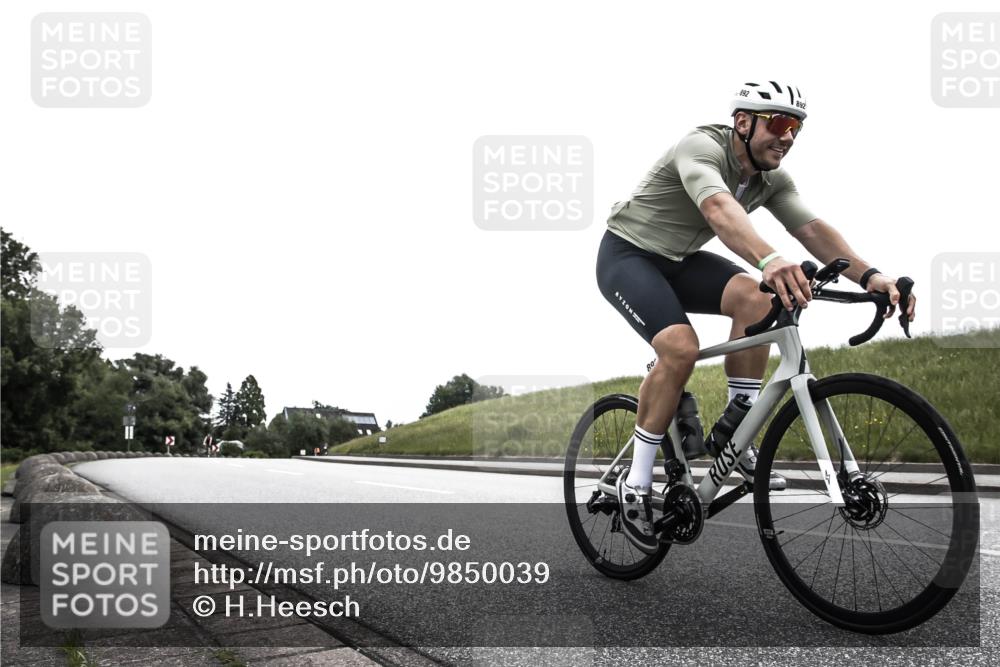 21.06.2026 - 29. Vierlanden-Triathlon H.Heesch http://msf.ph/oto/9850039 21.06.2026 12:02:45 Radfahren 806, 846, 892 meine-sportfotos.de