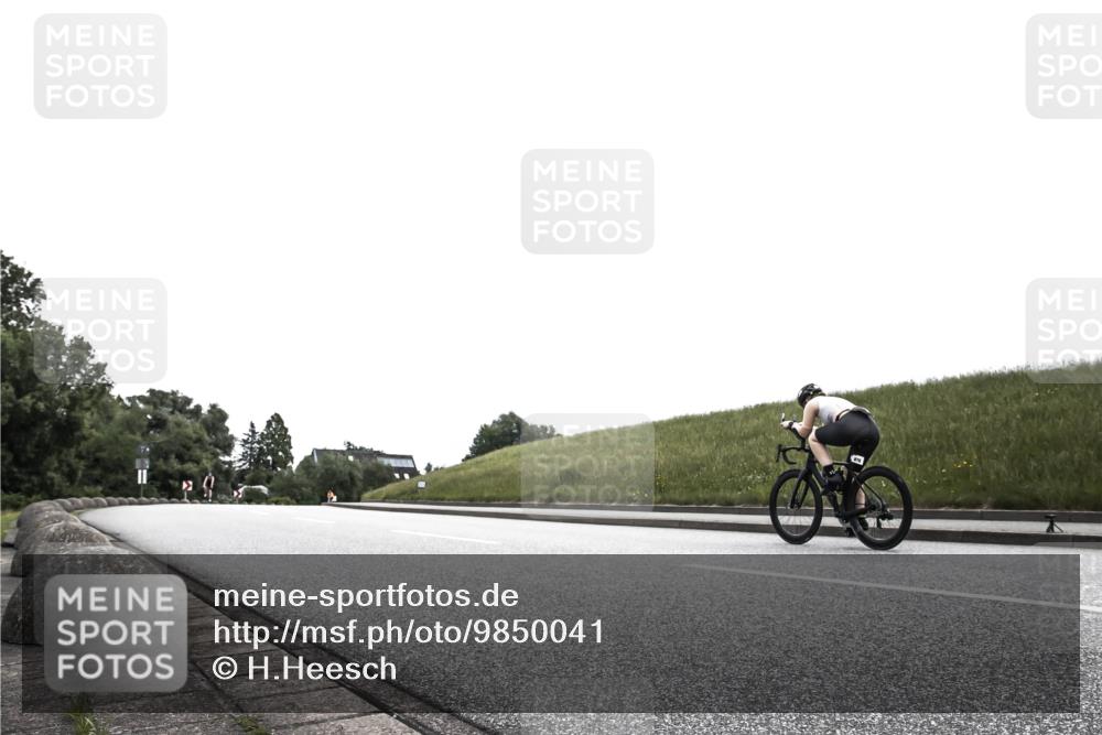 21.06.2026 - 29. Vierlanden-Triathlon H.Heesch http://msf.ph/oto/9850041 21.06.2026 12:02:46 Radfahren 806, 846, 869, 870, 892 meine-sportfotos.de