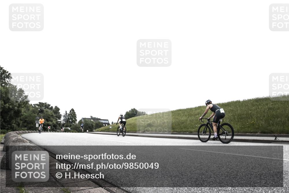 21.06.2026 - 29. Vierlanden-Triathlon H.Heesch http://msf.ph/oto/9850049 21.06.2026 12:02:56 Radfahren 292, 734, 866 meine-sportfotos.de