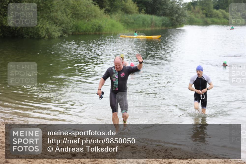 21.06.2026 - 29. Vierlanden-Triathlon Andreas Tolksdorf http://msf.ph/oto/9850050 21.06.2026 10:09:11 Schwimmen 406, 435, 439, 470 meine-sportfotos.de