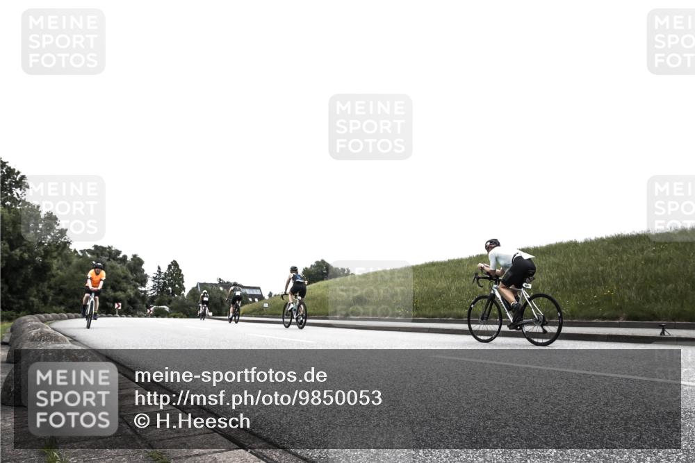 21.06.2026 - 29. Vierlanden-Triathlon H.Heesch http://msf.ph/oto/9850053 21.06.2026 12:02:57 Radfahren 292, 734, 866 meine-sportfotos.de