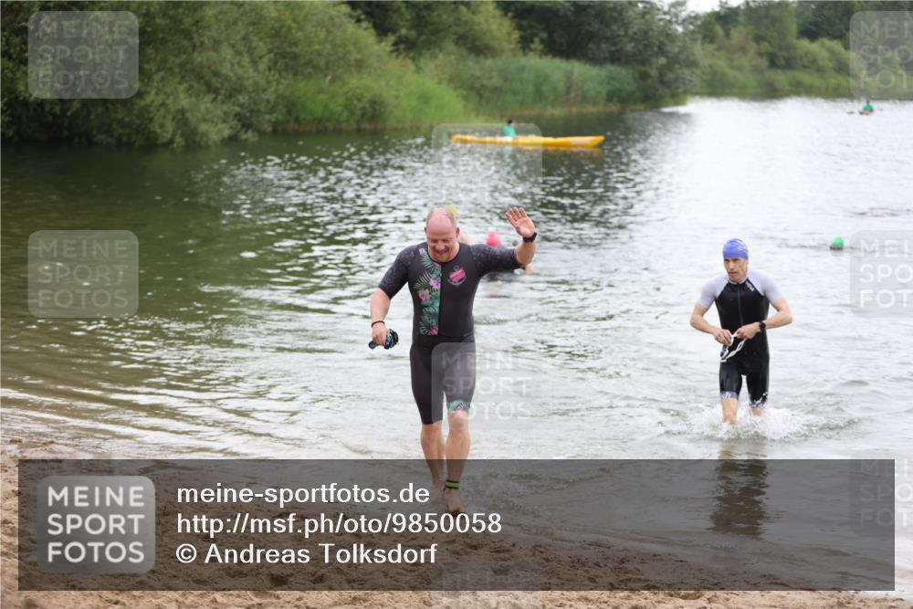 21.06.2026 - 29. Vierlanden-Triathlon Andreas Tolksdorf http://msf.ph/oto/9850058 21.06.2026 10:09:11 Schwimmen 406, 435, 439, 470 meine-sportfotos.de