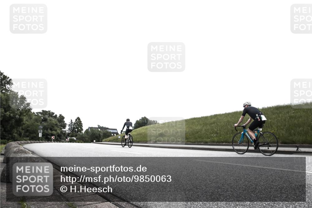 21.06.2026 - 29. Vierlanden-Triathlon H.Heesch http://msf.ph/oto/9850063 21.06.2026 12:03:15 Radfahren 296, 666 meine-sportfotos.de
