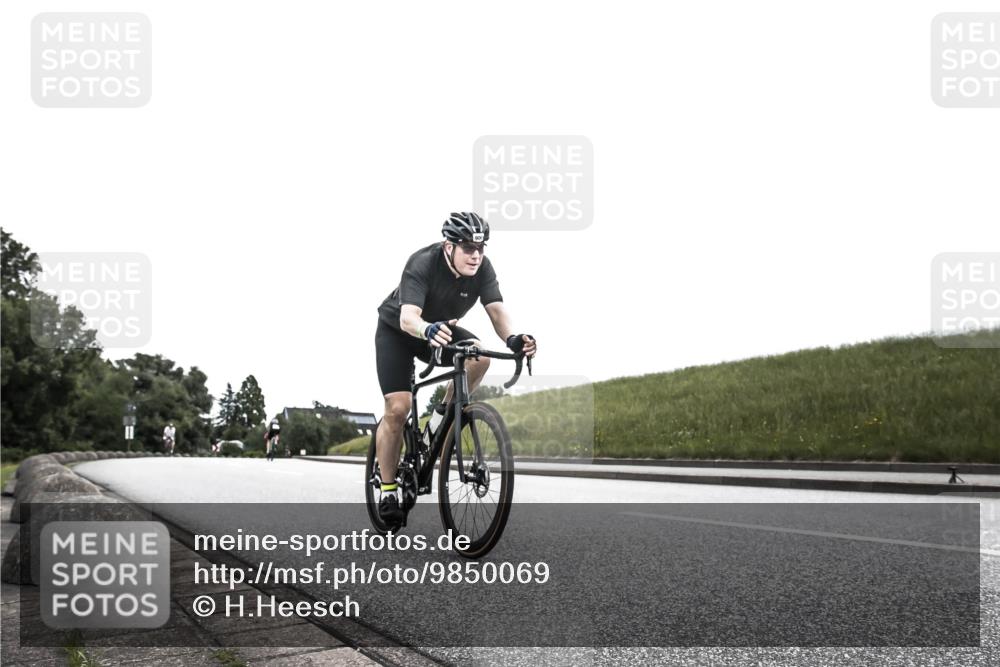 21.06.2026 - 29. Vierlanden-Triathlon H.Heesch http://msf.ph/oto/9850069 21.06.2026 12:04:19 Radfahren 893, 894, 900 meine-sportfotos.de